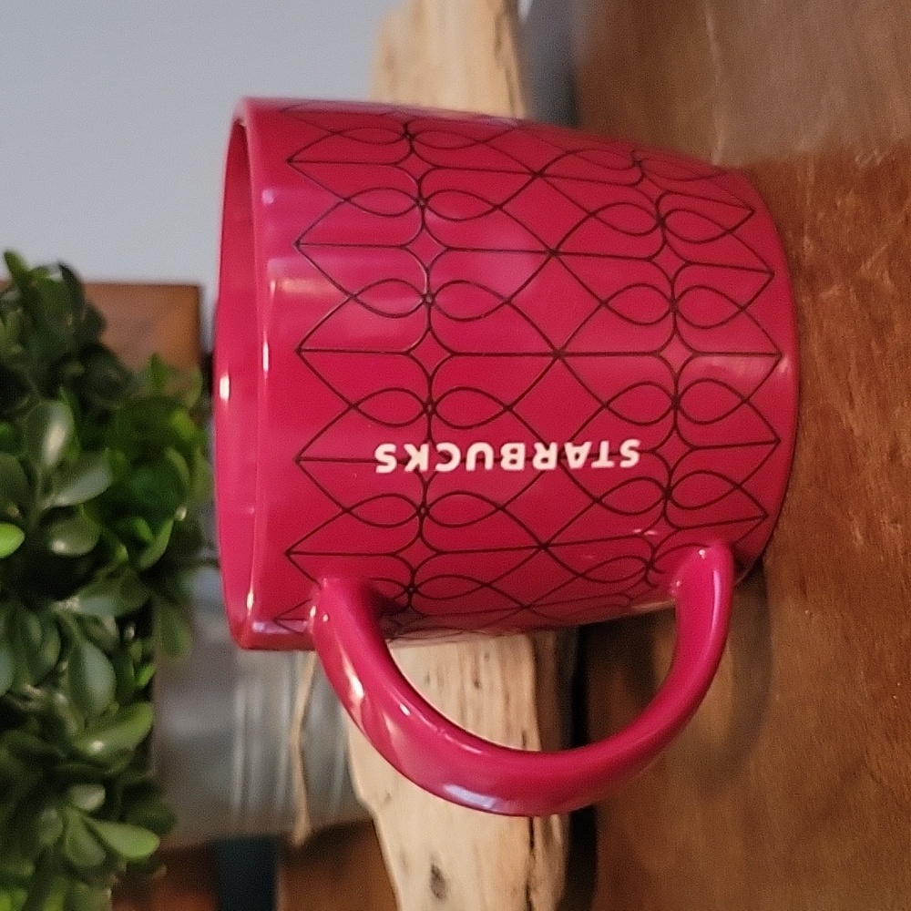 Starbucks Intersecting Hearts Linear Graphic Mug.  14oz.